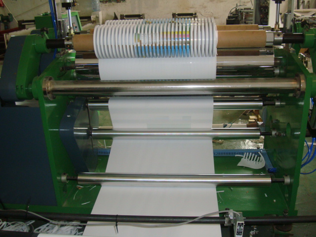 Papier roulé Film PVC Film en aluminium Machine de coupe en aluminium en petite largeur de 5 mm