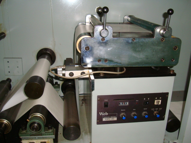 Machine d'impression d'étiquettes flexographique UV automatique